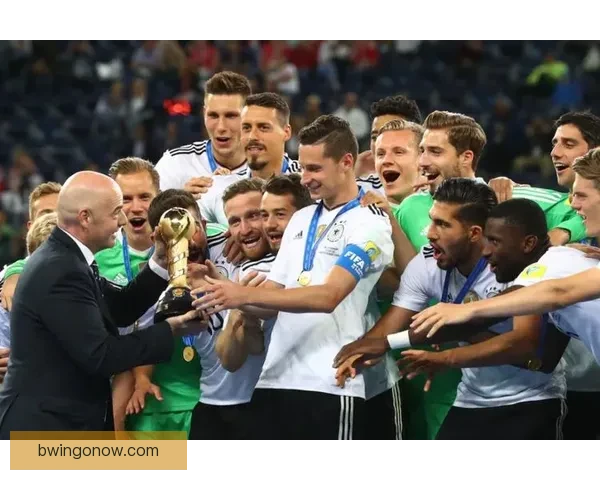 倚老卖老成流量密码曼联92班频踩老东家贬低现役不断引发舆论争议